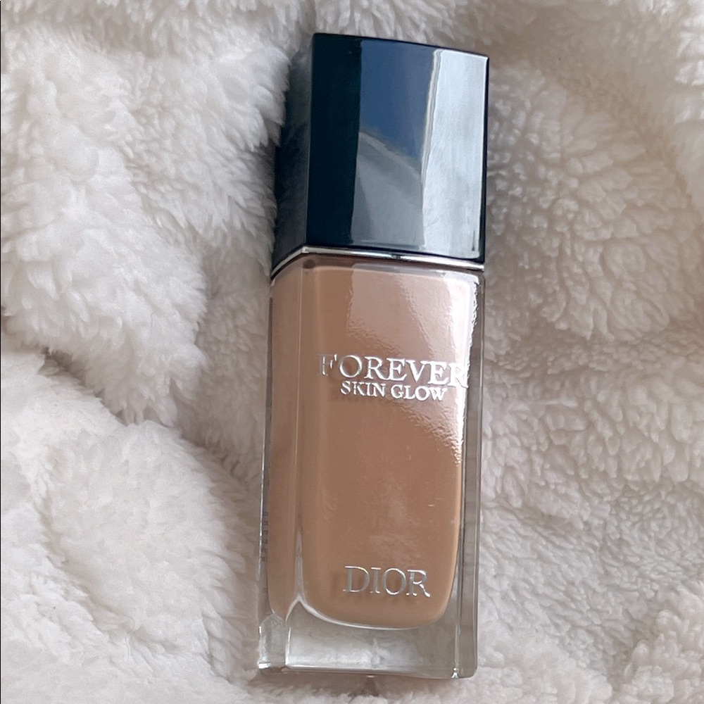 New Dior Forever Skin Glow Foundation - Warm Brown. Number 4WP
